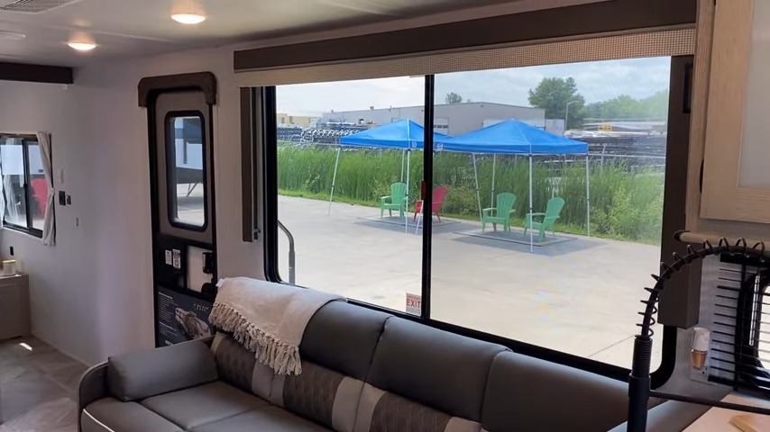 2024 Wildwood 24VIEW Travel Trailer Windows