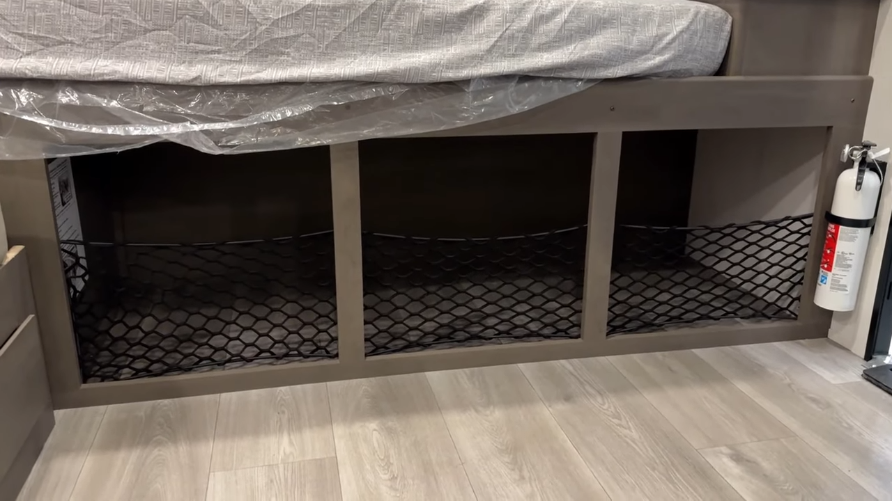 transcend 151bh under bed storage