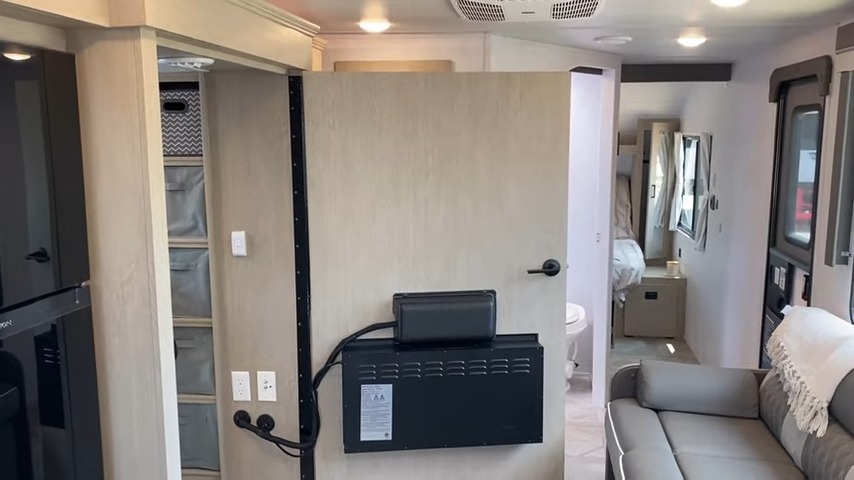 HIDDEN ROOM in a Half Ton Towable RV!! 2024 Wildwood 24VIEW Travel Trailer 7-20 screenshot