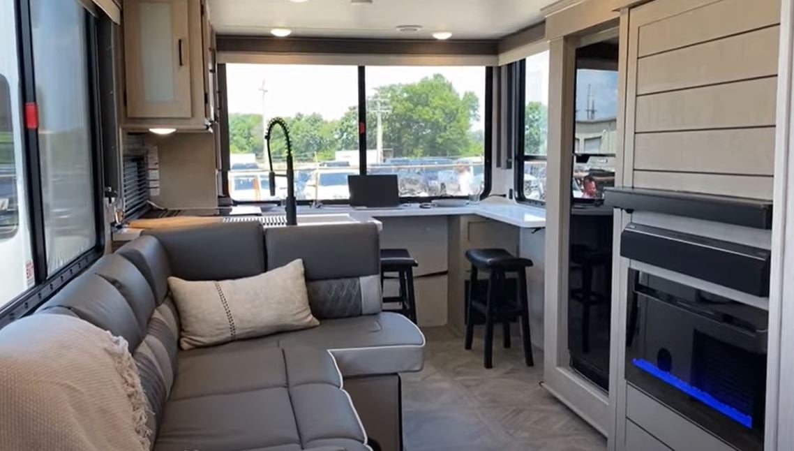 Wildwood Cruise Lite Exterior entry